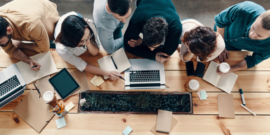 Équipe marketing au travail