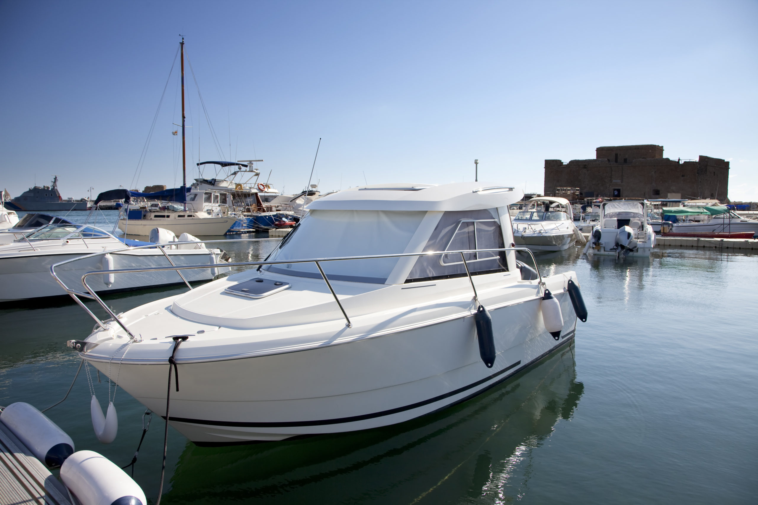 Bateau dans un port